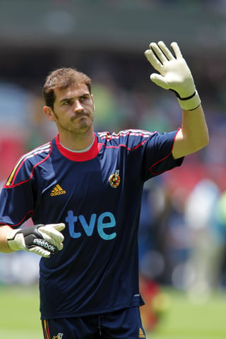 Tras una brillante carrera con la selección de España y con el Real Madrid, el arquero Iker Casillas, de 39 años, dijo adiós a las canchas. (ARCHIVO)