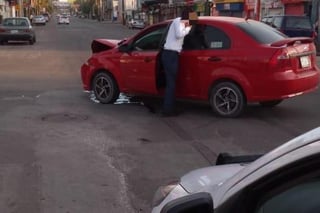 Se registró un accidente vial en la zona centro de Gómez Palacio que dejó como saldo daños materiales de consideración. (EL SIGLO DE TORREÓN)