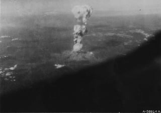 Para finales de 1945, se estimaba que habían fallecido 140 mil personas en Hiroshima y 80 mil personas en Nagasaki en lo que fueron los únicos ataques nucleares que se han hecho en toda la historia mundial.