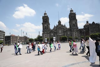 Familiares de desaparecidos en México comenzaron este miércoles la 'Caminata por la memoria y la justicia', una protesta que buscan celebrar el primer miércoles de cada mes para exigir soluciones ante esta tragedia que acumula más de 73,000 casos en el país. (EFE)