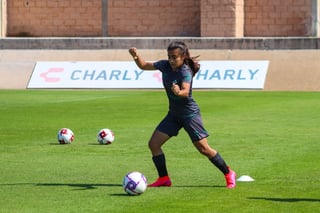 Jugadoras como la juvenil Marianne Martínez Valdepeñas, se alistan para el inminente inicio de torneo. (TWITTER)