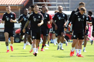Jugadores del Bayern durante un entrenamiento de ayer. (EFE)