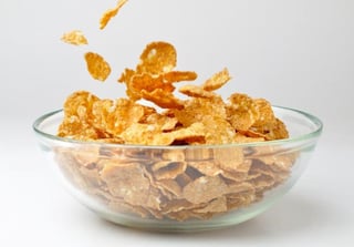 Si quieres seleccionar el cereal perfecto para tus cenas, el Centro Médico de la Universidad de Pittsburg aconseja comer los cereales que tienen poca cantidad de ingredientes añadidos.