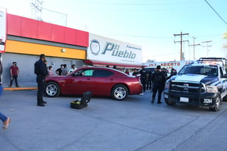 Fue alrededor de las 8:30 de la mañana, cuando el agente llegó en su auto hasta el estacionamiento de una tienda de autoservicio localizada en el cruce del bulevar de la Libertad esquina con la avenida Juárez Oriente. (EL SIGLO DE TORREÓN)