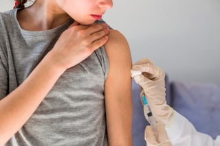 La influenza pueden atacar todo el año, por eso los especialistas recomiendan vacunarse. (ARCHIVO)