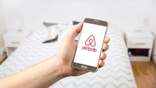 La plataforma de alquiler vacacional Airbnb prepara su salida a bolsa para finales de año. (ESPECIAL) 
