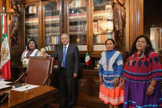 De acuerdo con López Obrador, las tres 'son auténticas representantes del orgullo, la grandeza y el México profundo'. (TWITTER)