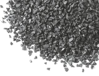 Una vez carbonizados estos materiales, van a un proceso de oxidación,, a este último paso es al que se debe lo 'activado' del carbón y lo que le otorga una gran porosidad y, por tanto, capacidad de absorción. (INTERNET) 
