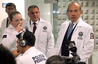 En conferencia de prensa, el titular del Ejecutivo federal comentó que el pasado lunes, de manera espontánea 'se le salió' decir que en el sexenio de Felipe Calderón en México hubo un narco-Estado.
(ARCHIVO)