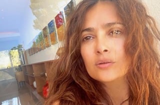 La actriz mexicana 'deslumbró' en la red social Instagram una vez más con su figura (@SALMAHAYEK) 