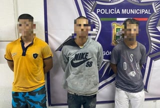 Los tres presuntos ladrones fueron arrestados por elementos de seguridad del municipio de Gómez Palacio. (EL SIGLO DE TORREÓN)