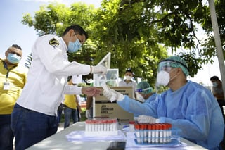La cifra de fallecidos a causa del coronavirus SARS-CoV-2 en El Salvador se acerca a los 600 con el reporte de 11 decesos más el jueves y los contagios llegaron a los 22,314. (ARCHIVO) 