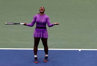 Serena Williams cayó el viernes ante una rival fuera de las mejores 100 del escalafón por primera vez en ocho años. Shelby Rogers la derrotó por 1-6, 6-4, 7-6 (5) en los cuartos de final del Top Seed Open. (ARCHIVO)