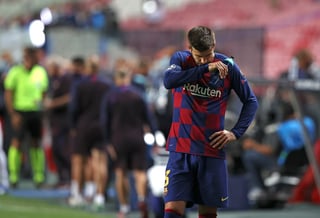 Gerard Piqué, defensa del Barcelona, fue autocrítico, y dijo que si tenía 'que venir sangre nueva, soy el primero en irme'. (AP)