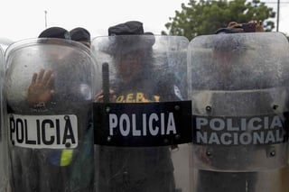 Los opositores fueron detenidos mientras iban en un taxi, tras concluir anticipadamente la reunión. (ARCHIVO) 