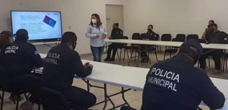 Los policías de Lerdo están tomando cursos sobre equidad de género y violencia familiar.