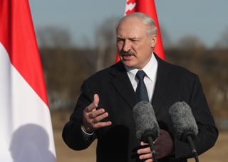 El presidente de Bielorrusia, Alexandr Lukashenko, acusó hoy a la oposición de intentar tomar el poder a través del consejo coordinador y anunció la movilización del Ejército en su frontera occidental ante una supuesta amenaza exterior. (ARCHIVO) 