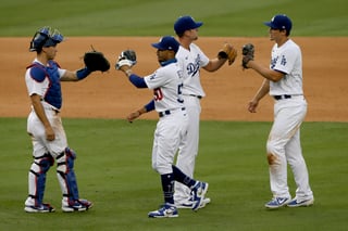 En un apretado duelo, los Dodgers de Los Ángeles superaron 2-1 a Marineros de Seattle, para ligar su séptima victoria. (AP)