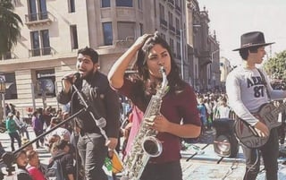 Musicalidad. Gabriela Hernández Valenzuela expresa sus ideas a través de la sonoridad instrumentista. (FACEBOOK) 