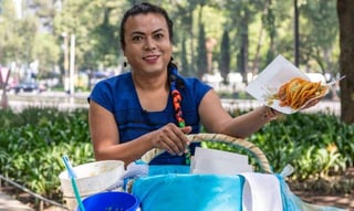 La mujer trans se ha convertido en un querido personaje de la Ciudad de México, gracias a su icónico grito al momento de vender tacos (CAPTURA) 
