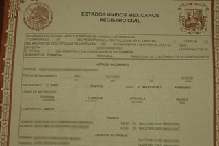 En los últimos cinco años, Coahuila ha recibido 68 solicitudes para invertir los apellidos en el registro de nacimiento de los hijos, un 11 por ciento de los cuáles, corresponden a la región Laguna. (ARCHIVO)