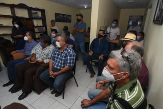 Ex obreros de Altos Hornos de México que permanecen a la espera de su terminación, se deslindaron del sindicato minero de Napoleón Gómez Urrutia y los representantes.