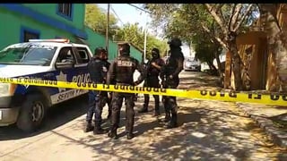 La Fiscalía General del Estado (FGE) informó que investigan el brutal asesinato de un hombre de 50 años de edad en su domicilio en el centro de la ciudad. (EL SIGLO COAHUILA)
