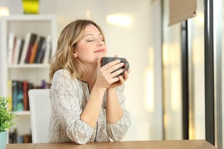 Un análisis de estudios observacionales llevado a cabo por la Universidad de Reikiavik relaciona la cafeína con efectos adversos en el embarazo, a pesar de que los médicos suelen indicar a las mujeres embarazadas que en dosis bajas no provoca daños. (Internet)