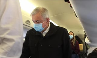El presidente Andrés Manuel López Obrador viaja en vuelo comercial a Torreón, Coahuila, para iniciar una gira de trabajo de tres días por el norte del país. (ESPECIAL)