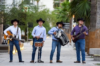 Gerardo, Jesús, Alberto y Carlos conforman el grupo local Los Centaturos, próximo a lanzar un sencillo inédito.