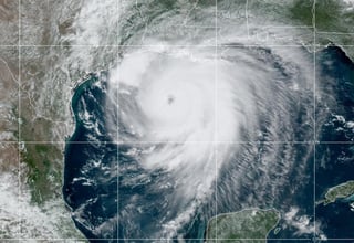 El Centro Nacional de Huracanes advirtió que el huracán es 'extremadamente peligroso'. (TWITTER)