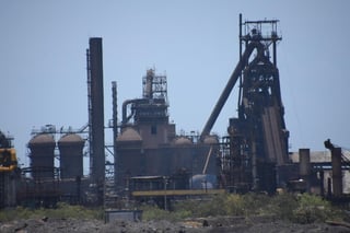 La vocería de Altos Hornos de México (AHMSA) rechazó que la siderúrgica tenga nuevos accionistas como lo anunció esta mañana en Torreón el presidente Andrés Manuel López Obrador. (