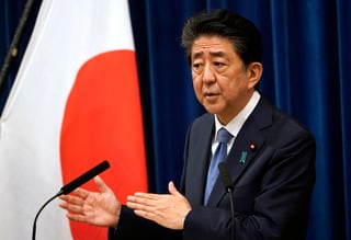 Abe, de 65 años, notificó hoy su intención de dimitir por las mismas razones de salud que hace trece años motivaron su primera renuncia como primer ministro. (EFE)