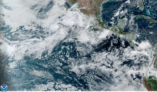 Pese a su debilitamiento, la dependencia pidió 'extremar precauciones' por las lluvias torrenciales, vientos fuertes y oleaje elevado en los estados del Pacífico mexicano de Baja California Sur, Sinaloa, Nayarit y Jalisco.
(EFE)