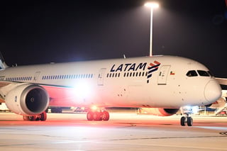 La aerolínea LATAM Airlines que actualmente se encuentra en Capítulo 11 en Estados Unidos, anunció un incremento de vuelos en Chile, Brasil, Perú y Ecuador a partir de septiembre, a medida que se van levantando las restricciones para operar en Sudamérica. (ARCHIVO)