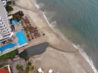La alcaldesa de Acapulco, Adela Román Ocampo, informó que la Comisión Nacional del Agua (Conagua) determinó que las aguas que descargaron en la playa el pasado miércoles no eran drenaje y acusó de manipular las imágenes que se difundieron para dañar la imagen del puerto y de su gobierno. (ESPECIAL)
