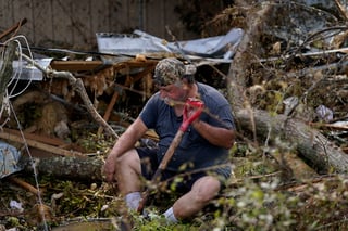Las muertes a causa del huracán categoría 4 eran 16 y más de la mitad fueron a causa de intoxicación. (AP) 