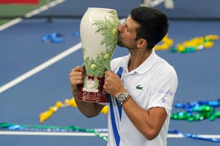 Novak Djokovic remontó para derrotar 1-6, 6-3, 6-4 a Milos Raonic, para coronarse en el Masters 1000 de Cincinnati.