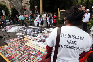 En la Ciudad de México, un grupo de familias protestó frente a la sede de la Comisión Nacional de Búsqueda (CNB) y de la Fiscalía General de la República.