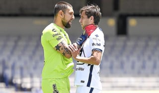 Jonathan Orozco protagonizó un polémico encuentro con el delantero Carlos González. (ESPECIAL)