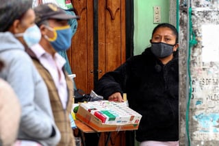 Ecuador registra hasta este lunes 113,767 positivos y 6,556 decesos confirmados por COVID-19, mientras que los fallecimientos probables por la enfermedad suman 3,741, de acuerdo con el parte diario oficial emitido por el Ministerio de Salud. (ARCHIVO) 

