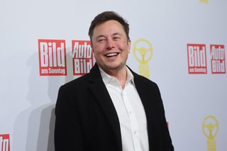 Fue exactamente a las 11:25 am que la fortuna de Musk creció a los 111,300 millones de dólares, superando por 900 millones al joven empresario de Harvard que creó la red social. (Archivo) 