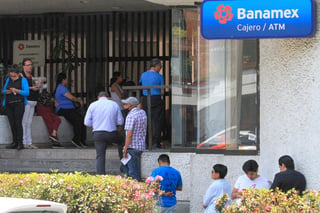  Al cierre de junio de 2020, los bancos que operan en el país reportaron un total de 12 mil 382 sucursales, es decir, 453 menos respecto a marzo, cuando inició la contingencia sanitaria por el COVID-19 en México, de acuerdo con datos de la Comisión Nacional Bancaria y de Valores (CNBV). (ARCHIVO)