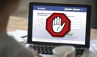 De acuerdo a Campbell Brown, vicepresidente de Facebook para noticias globales, la amenaza de bloqueo 'no tiene nada que ver con el compromiso de la red social con el periodismo a nivel mundial' (CAPTURA)  