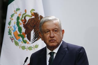 'Este gobierno no será recordado por corrupto, nuestro principal legado será purificar la vida pública de México', dijo el mandatario en el patio de honor en Palacio Nacional. (EFE)