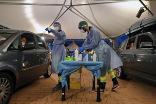 Italia ha registrado 978 nuevos contagios con coronavirus en las últimas 24 horas y los casos desde que comenzó la emergencia en el país el 21 de febrero ascienden a los 270,189. (ARCHIVO) 