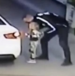 VIDEO: Niña de cuatro años es secuestrada a plena luz del día en una gasolinera
