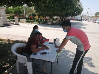 Al cierre de agosto se han acercado 400 estudiantes para tramitar su tarjeta de descuento para abordar los camiones de Matamoros a Torreón. (EL SIGLO DE TORREÓN) 