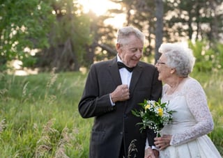 La sesión fotográfica fue para celebrar su aniversario de boda número 60. (INTERNET)