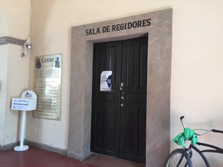 Tras informar que resultó positivo, se determinó cerrar el espacio ubicado al interior de la Presidencia Municipal.
(EL SIGLO DE TORREÓN)